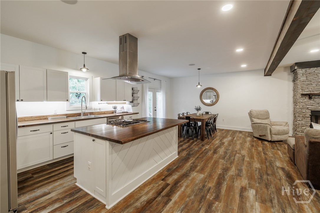 930 James Holcomb Road Property Photo 18