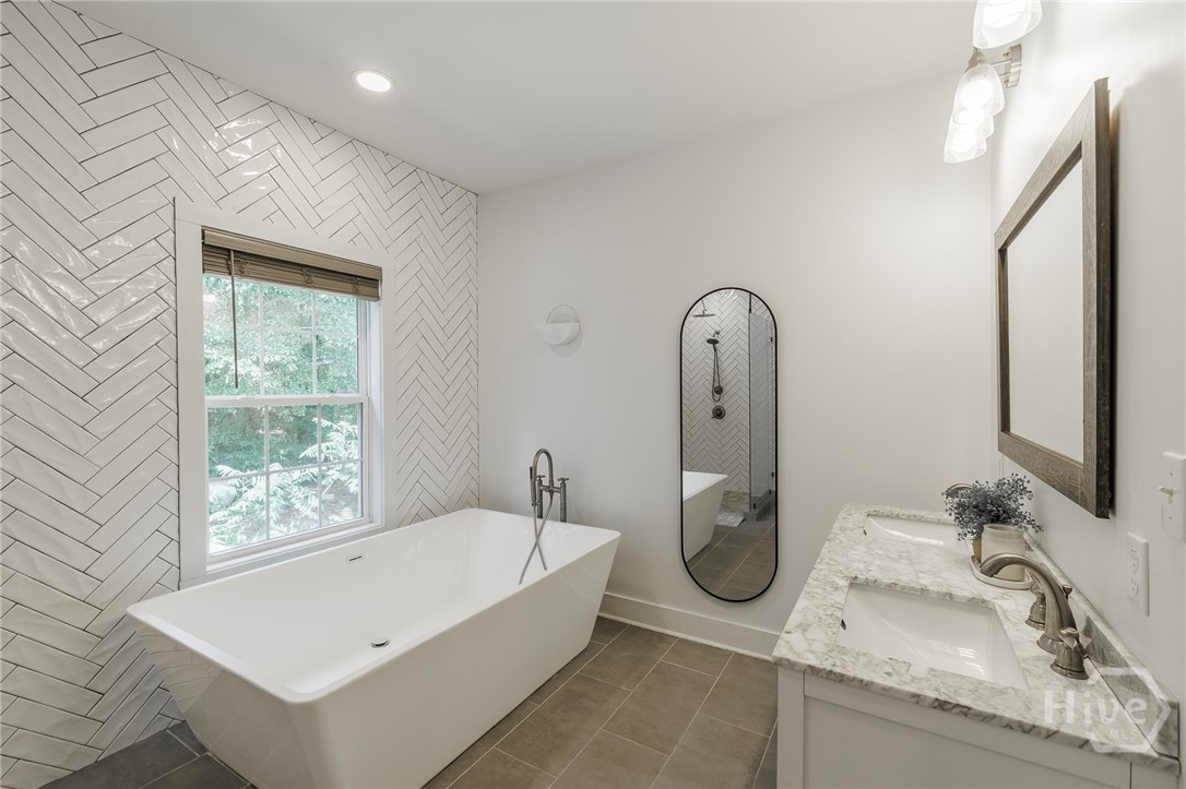 930 James Holcomb Road Property Photo 25