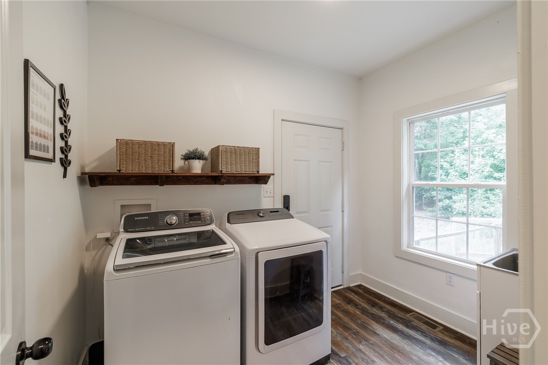 930 James Holcomb Road Property Photo 30