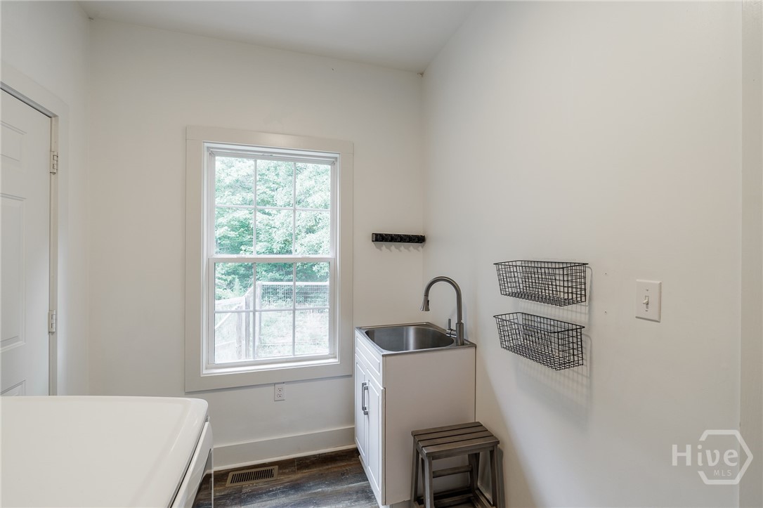 930 James Holcomb Road Property Photo 31