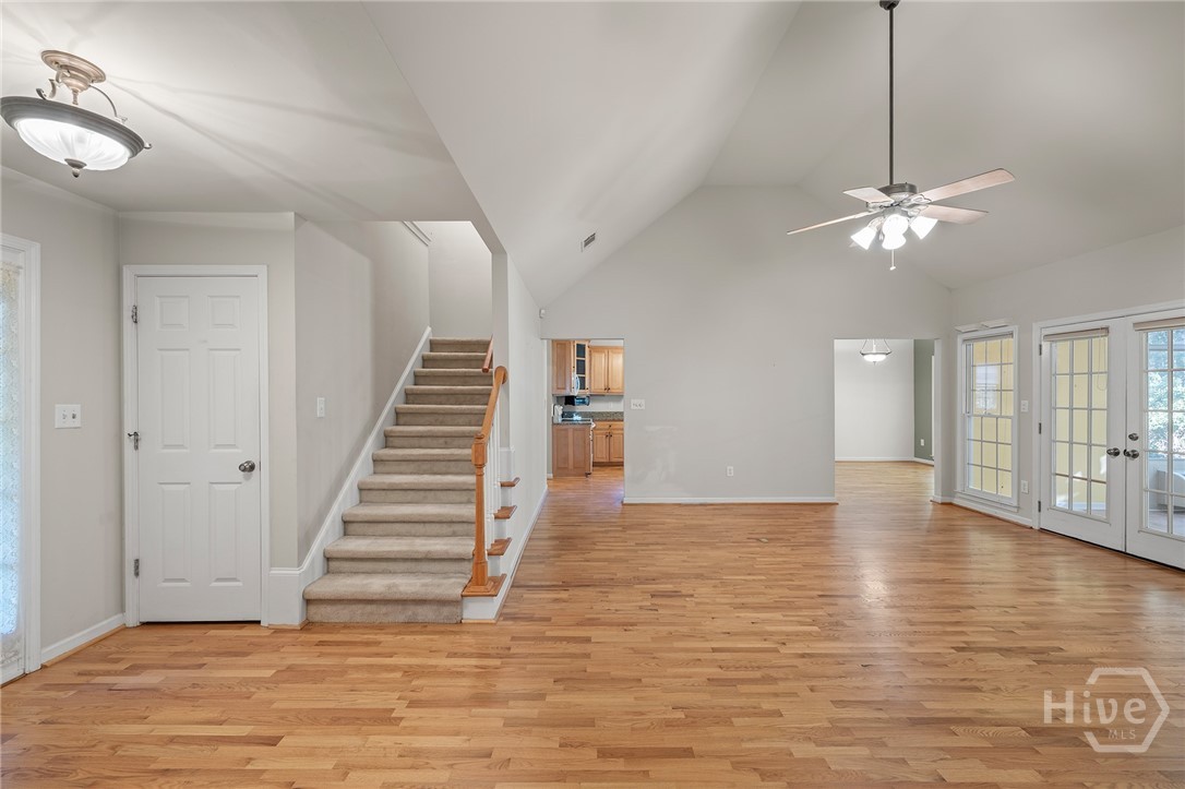 220 Meadow Creek Drive Property Photo 4