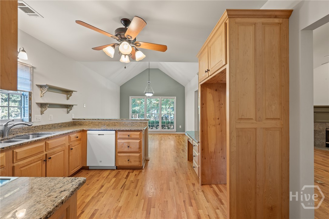 220 Meadow Creek Drive Property Photo 6