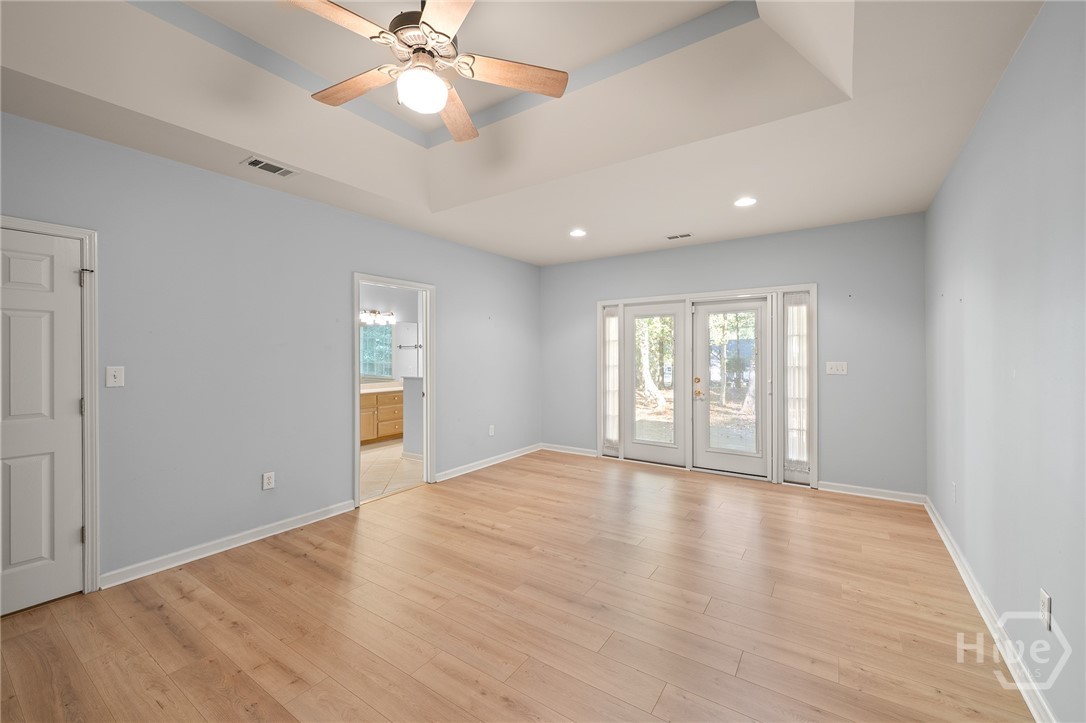 220 Meadow Creek Drive Property Photo 11