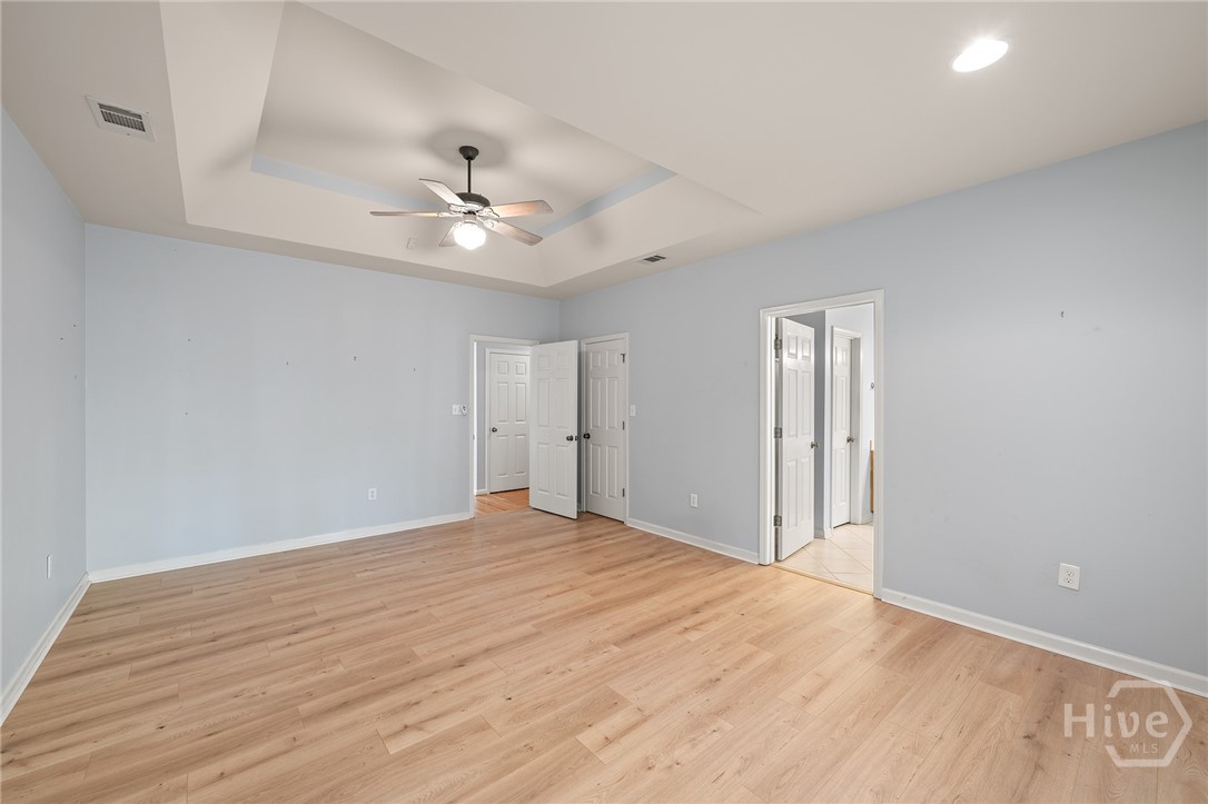 220 Meadow Creek Drive Property Photo 12
