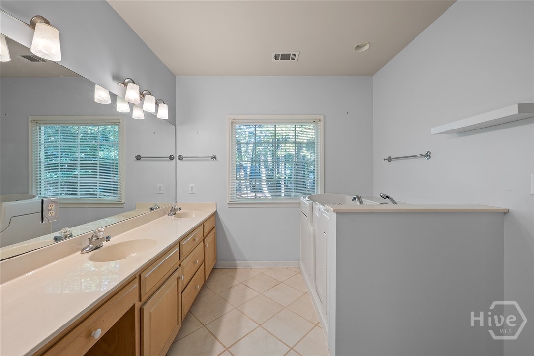 220 Meadow Creek Drive Property Photo 15