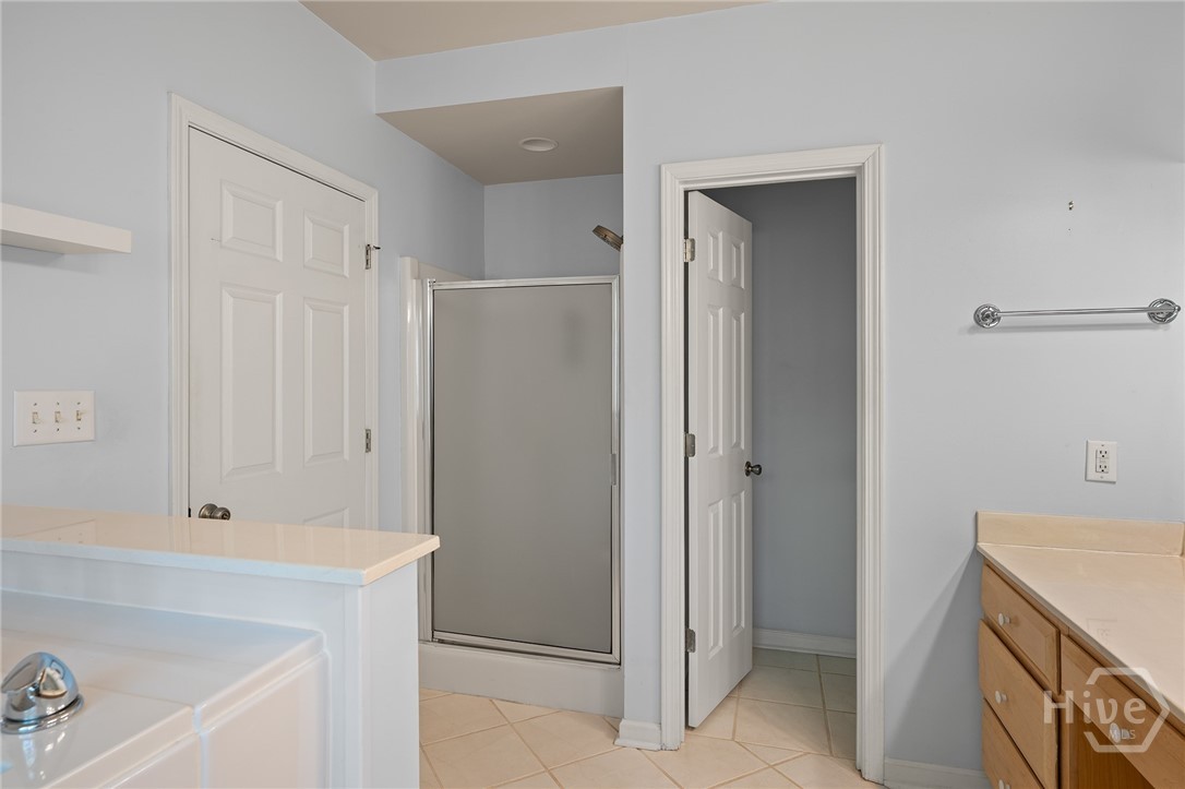 220 Meadow Creek Drive Property Photo 16