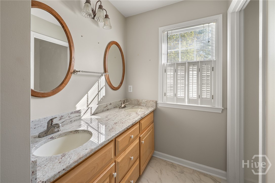 220 Meadow Creek Drive Property Photo 18
