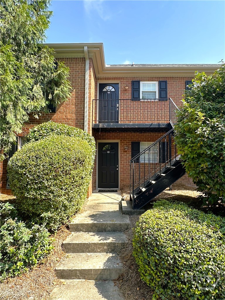 1055 Baxter Street