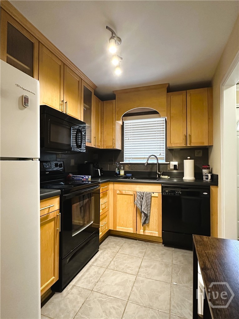 1055 Baxter Street Property Photo 4