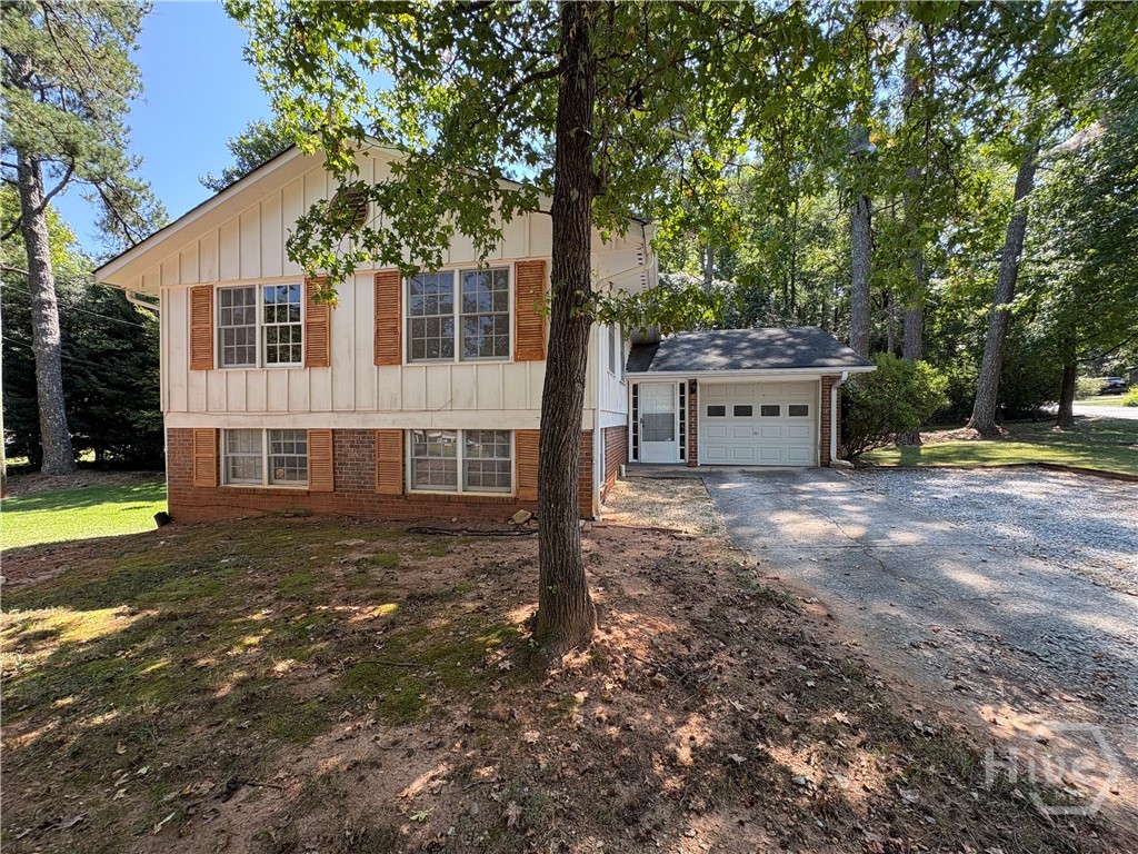 595 Camelot Drive Property Photo 1