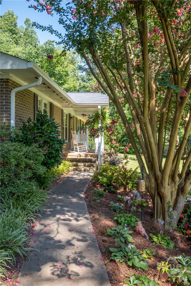 192 Brownwood Drive Property Photo 3
