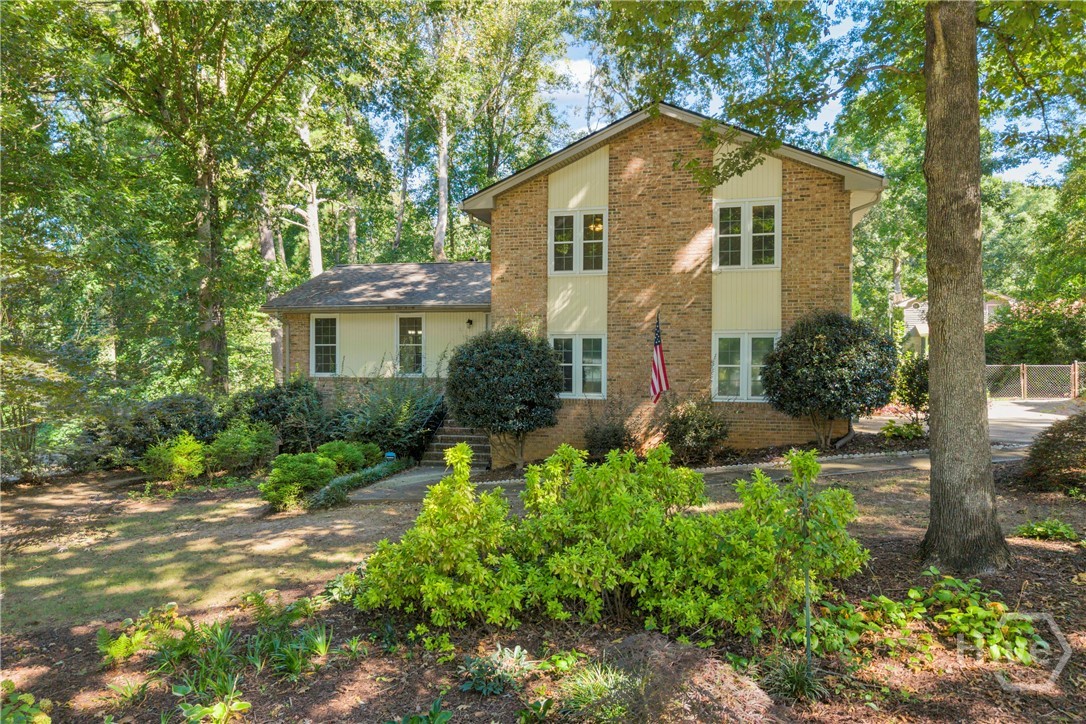 832 Sweet Briar Lane Se Property Photo 1