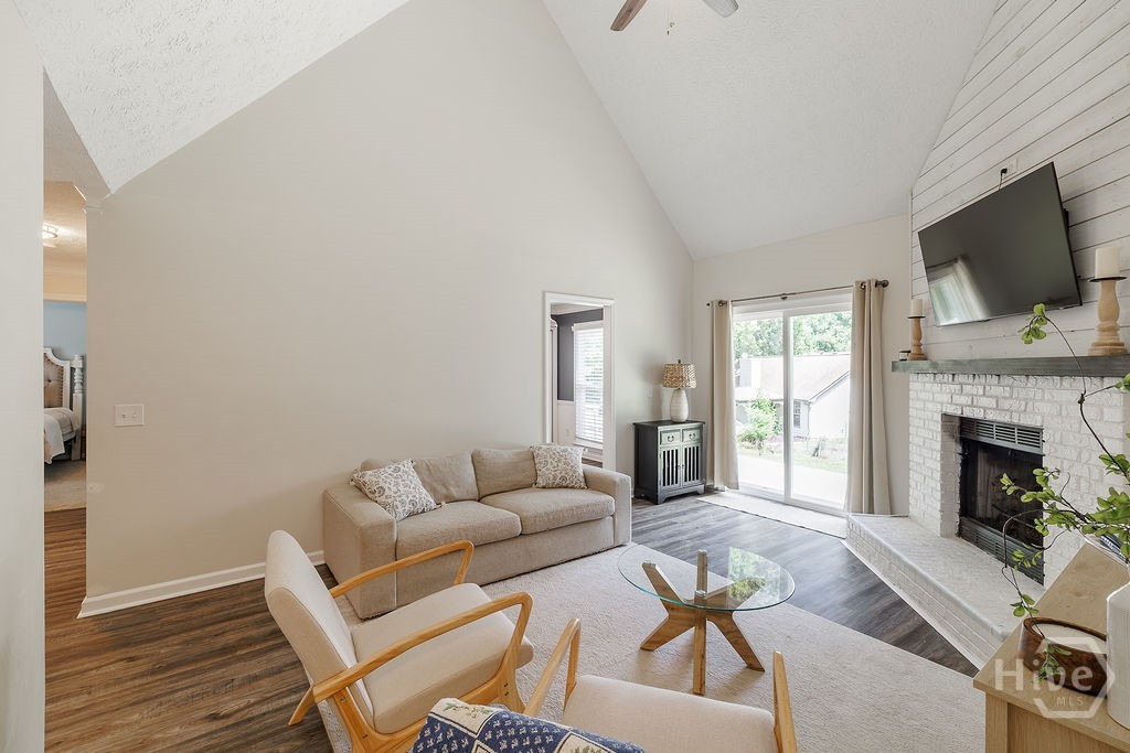 5685 Sugar Crossing Drive Property Photo 8