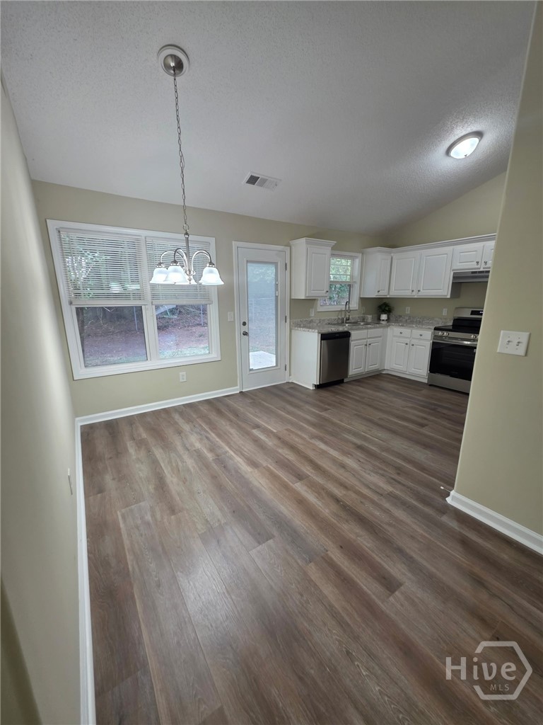 153 Glenfield Drive Property Photo 5