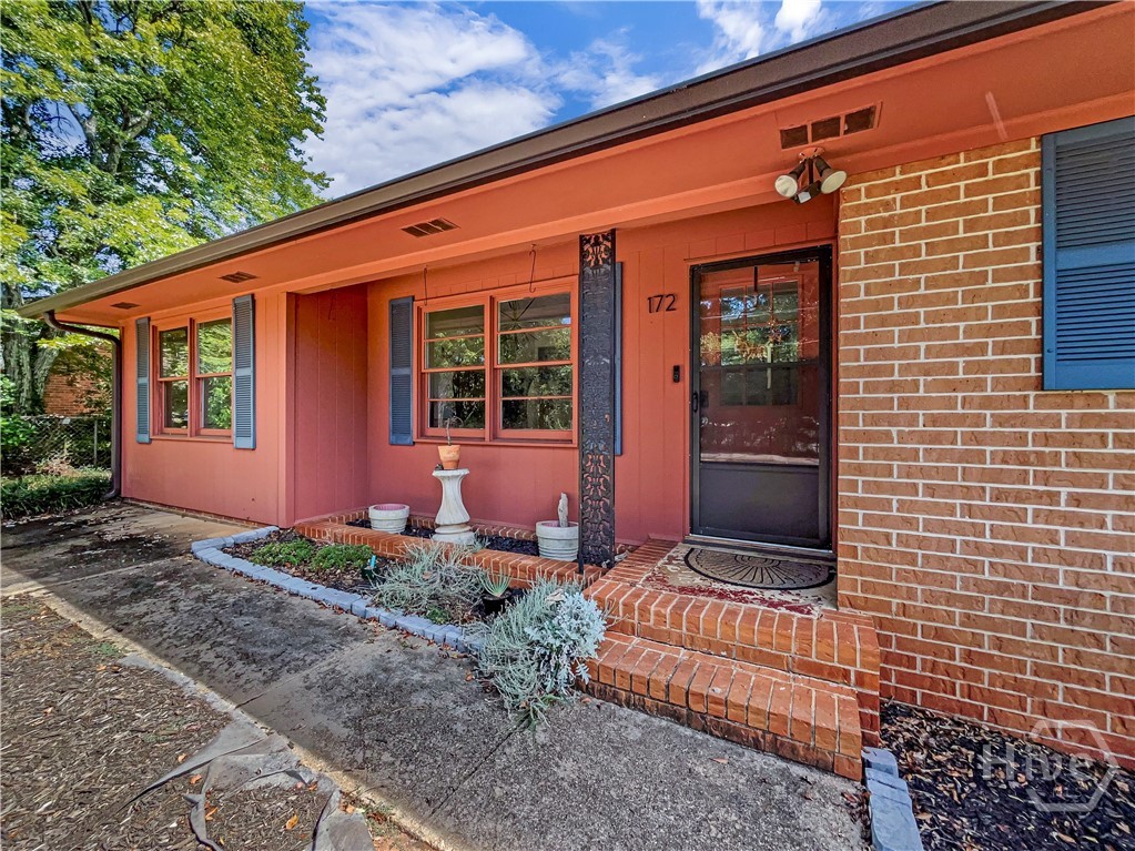 172 Glendale Property Photo 3