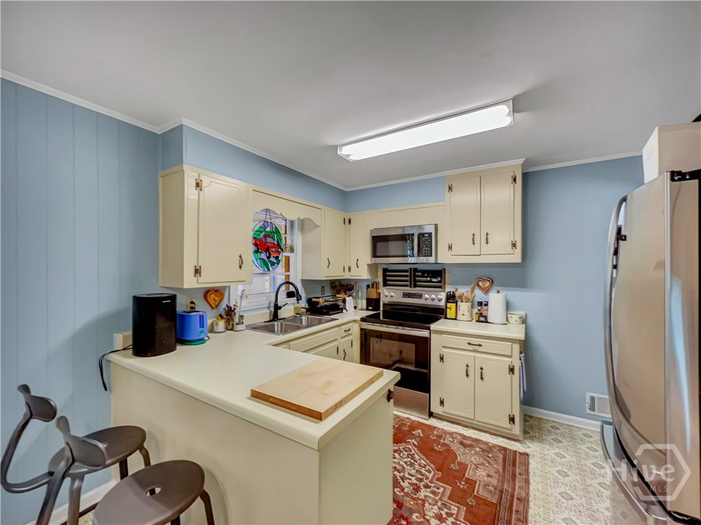 172 Glendale Property Photo 7