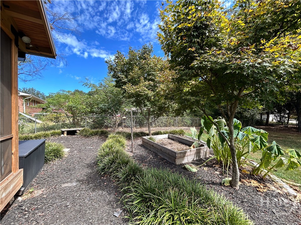 172 Glendale Property Photo 24