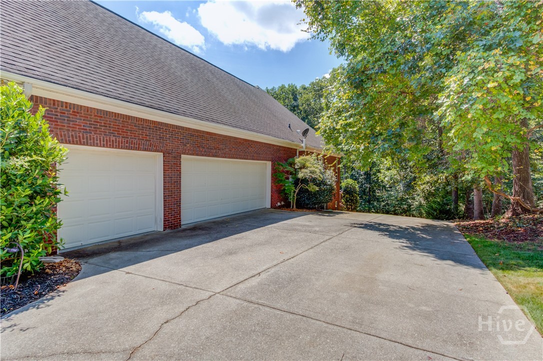 289 Gold Crest Drive Property Photo 5