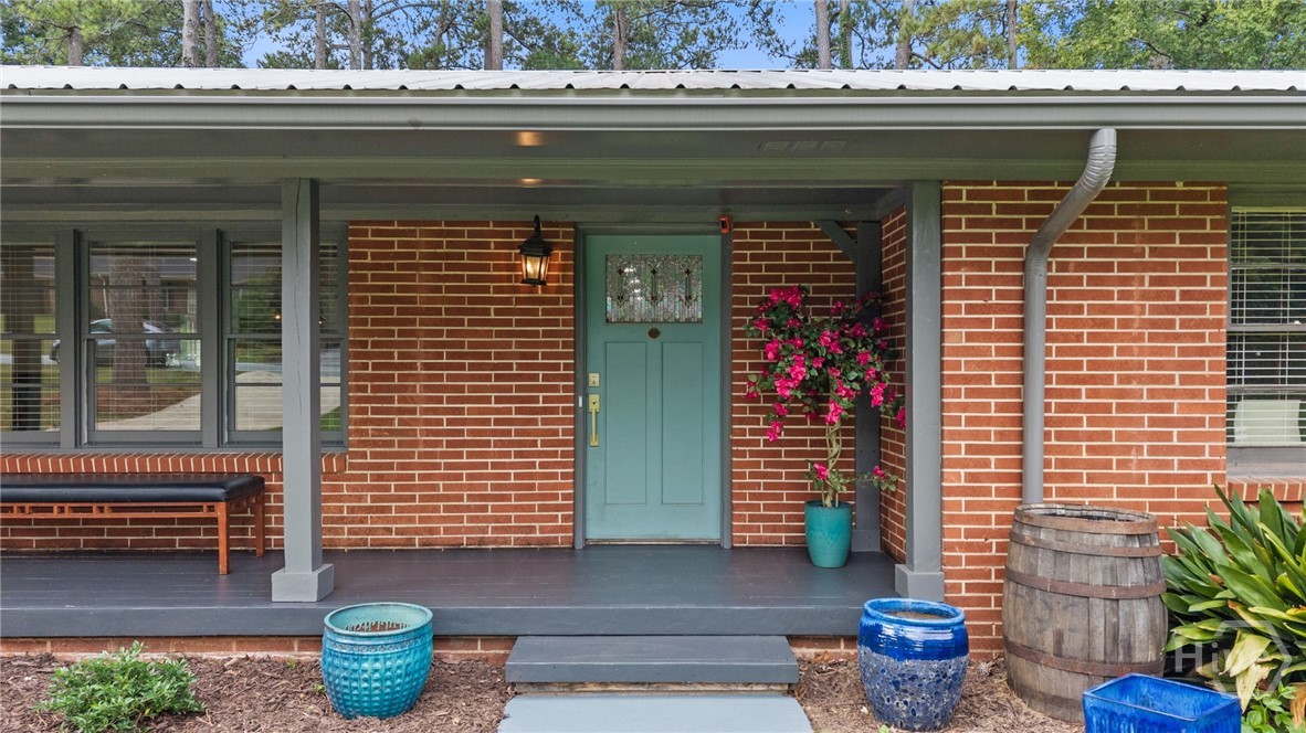 535 Riverhill Property Photo 5