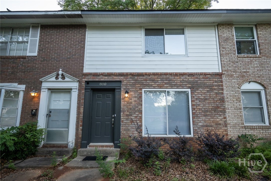 880 College Avenue Property Photo 2