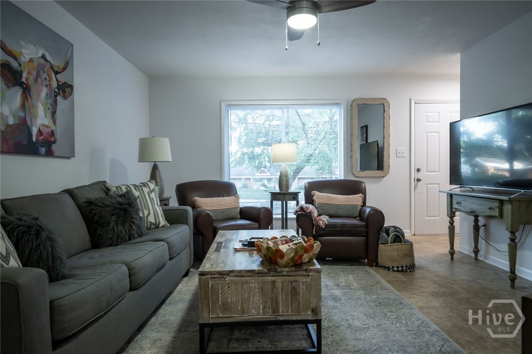 880 College Avenue Property Photo 4