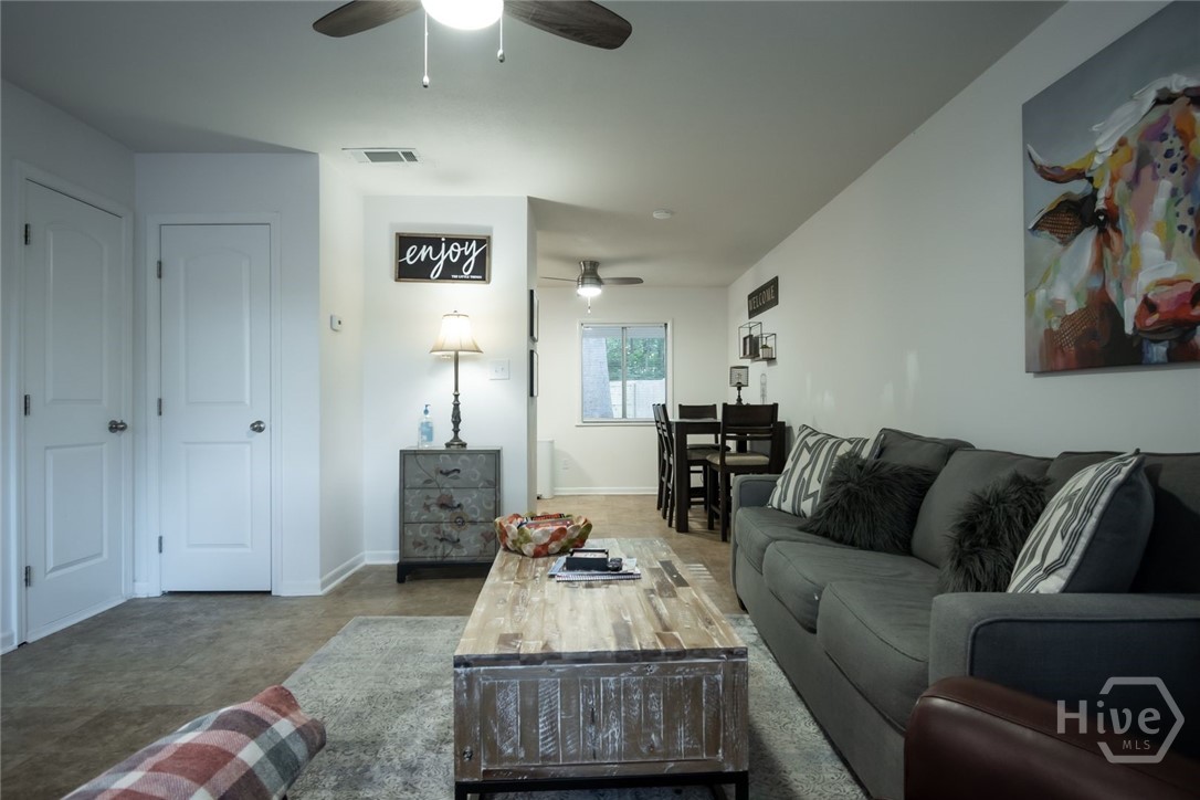 880 College Avenue Property Photo 7