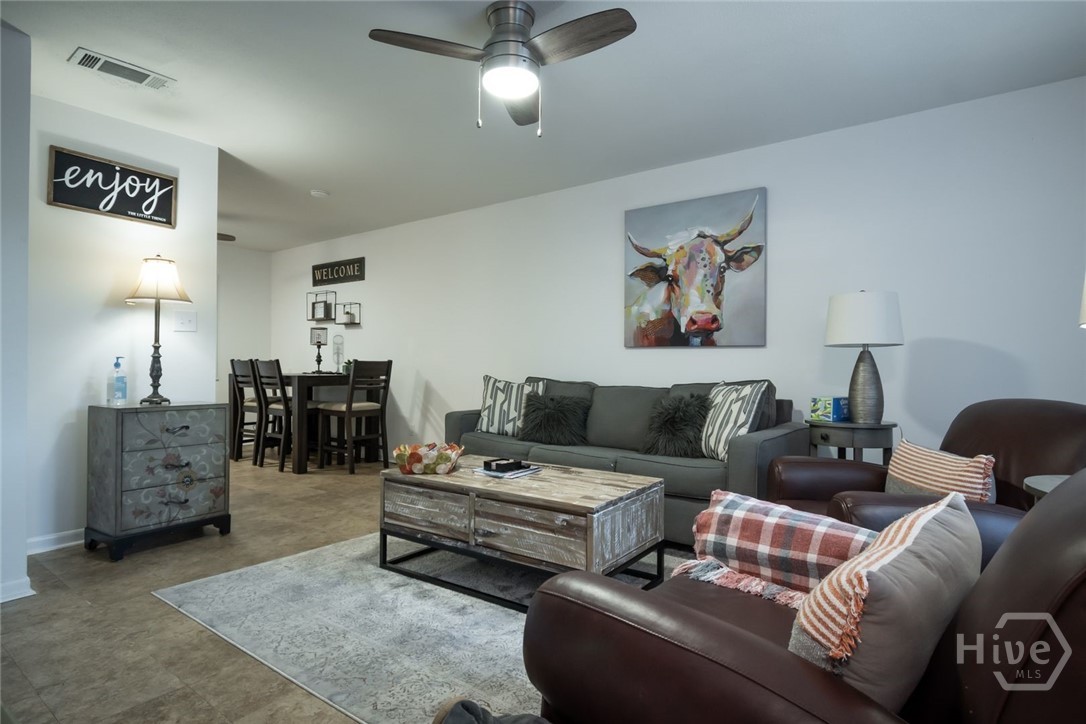 880 College Avenue Property Photo 8