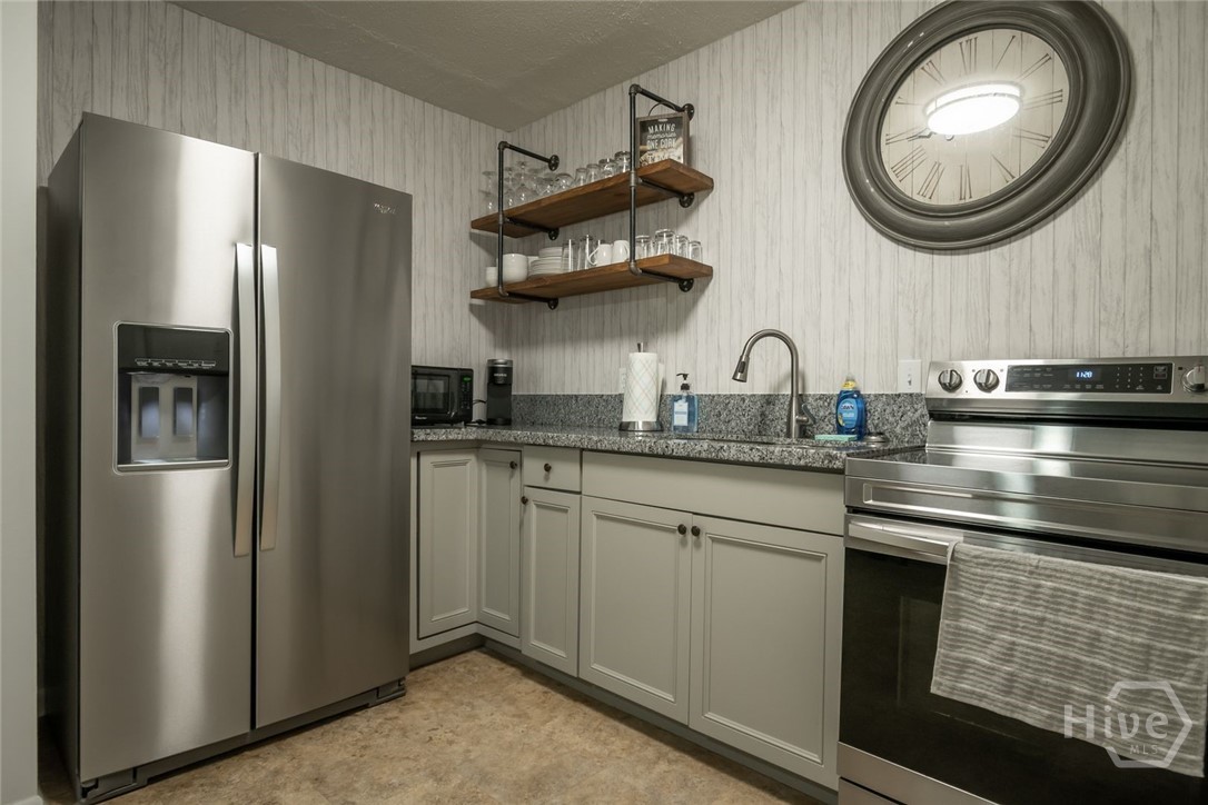 880 College Avenue Property Photo 10
