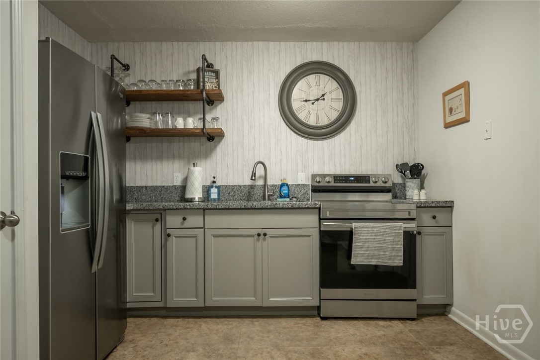 880 College Avenue Property Photo 11