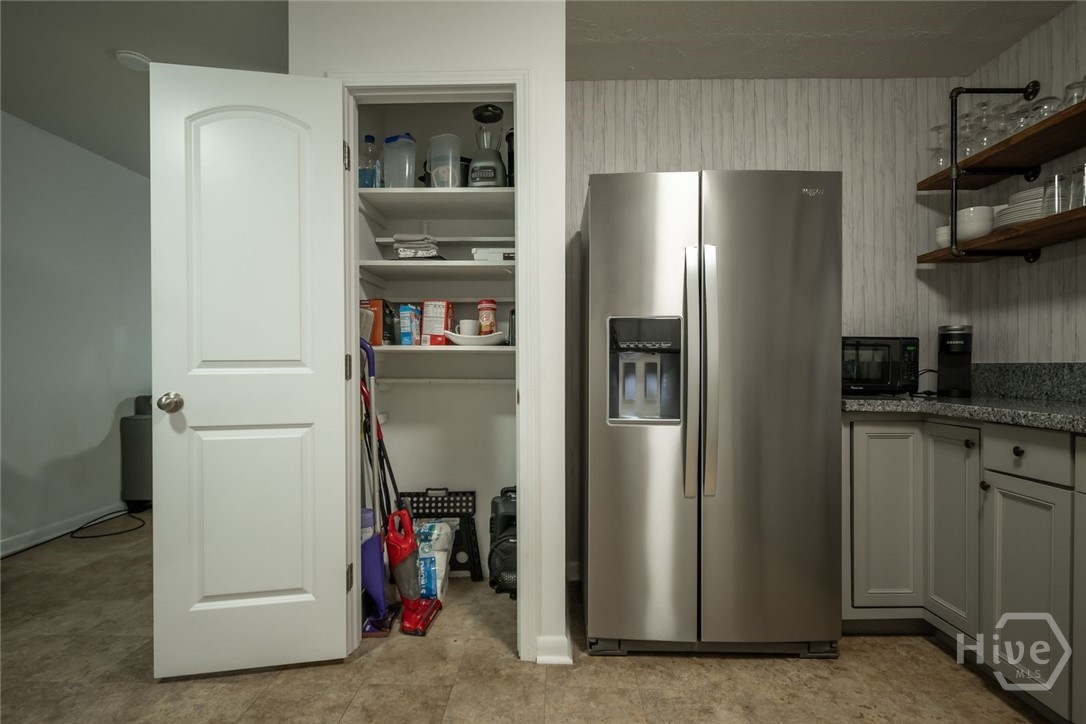 880 College Avenue Property Photo 12
