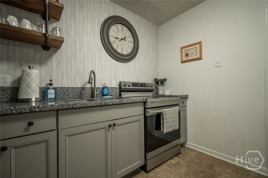 880 College Avenue Property Photo 14