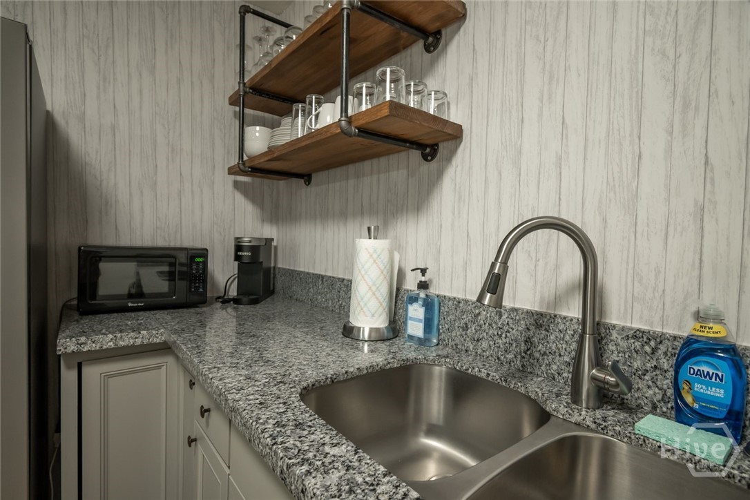 880 College Avenue Property Photo 15