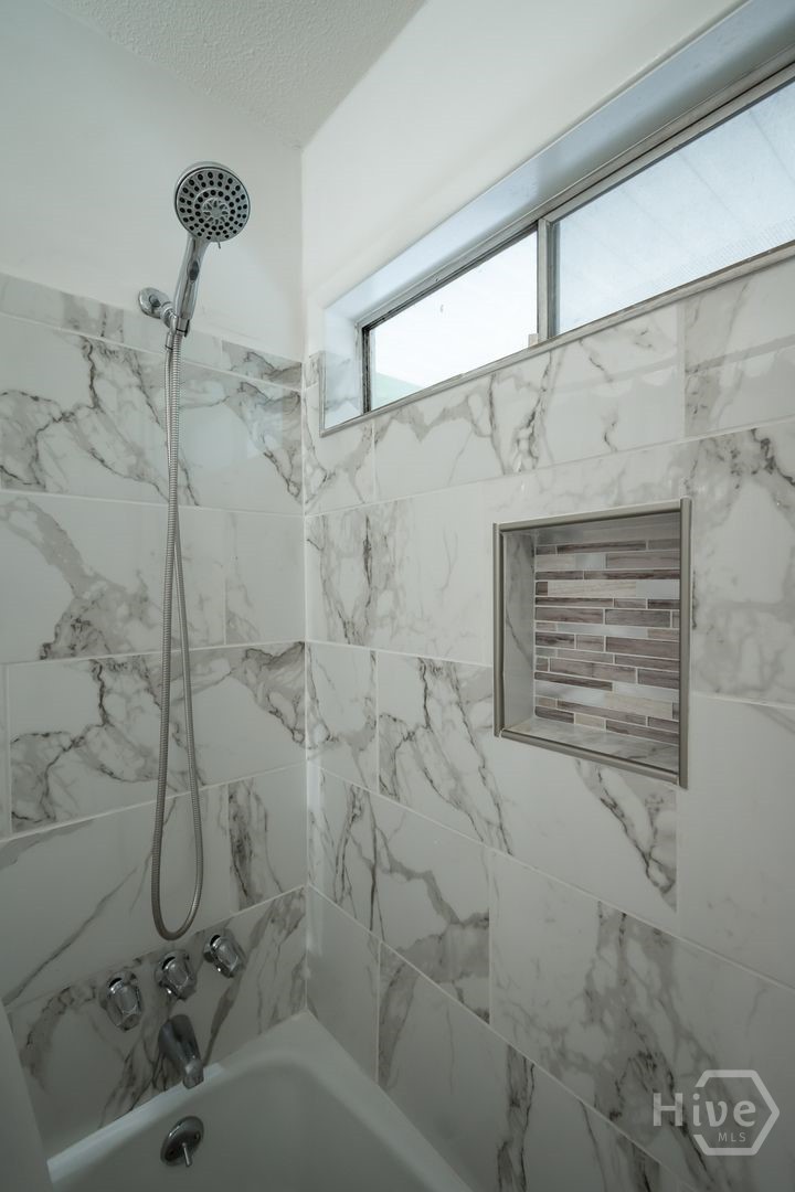 880 College Avenue Property Photo 22