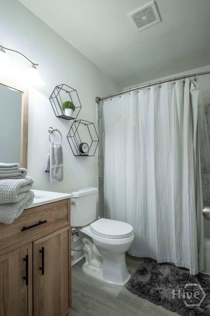 880 College Avenue Property Photo 28