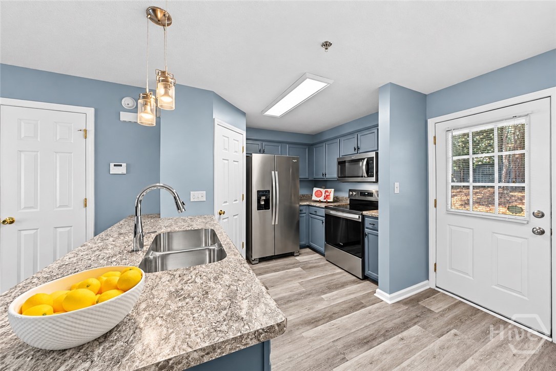 637 Huntington Road C2 Property Photo 5