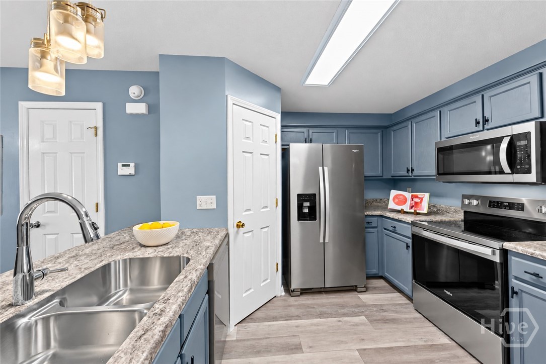 637 Huntington Road C2 Property Photo 6