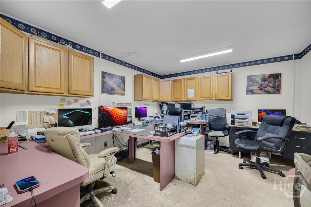 810 Old Hull Road Property Photo 13