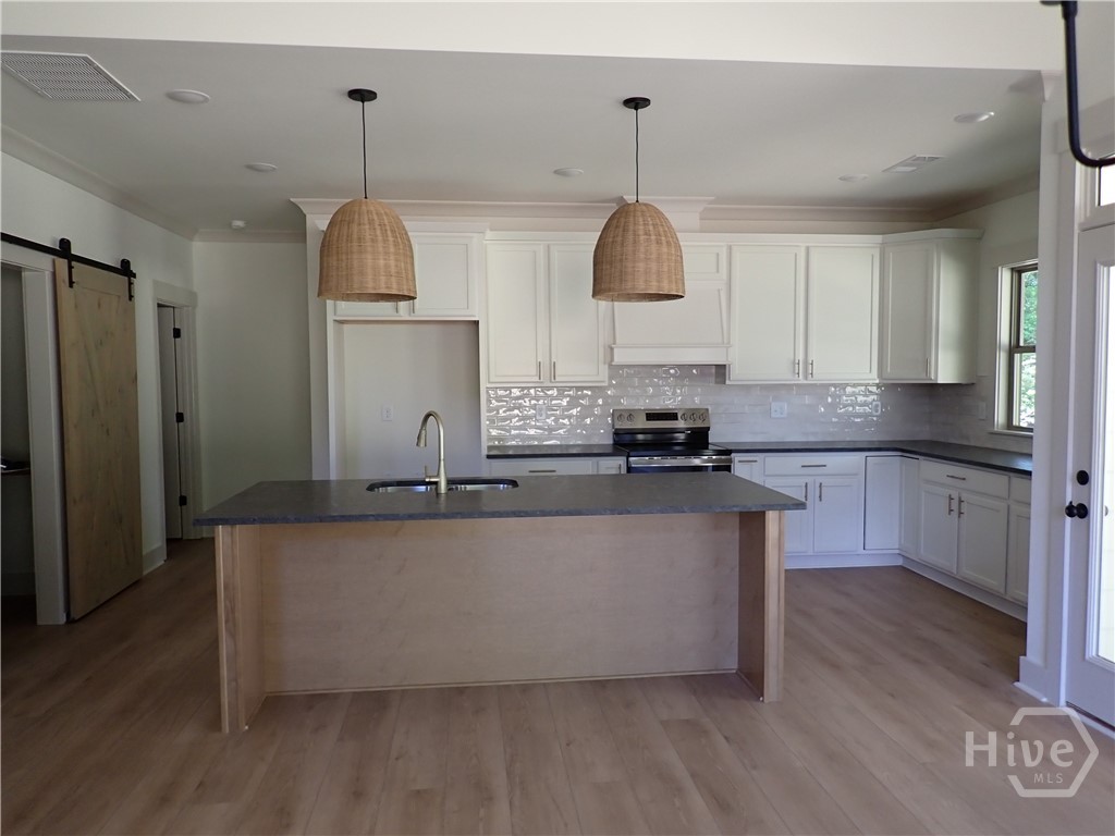 33 Hometown Court Property Photo 6