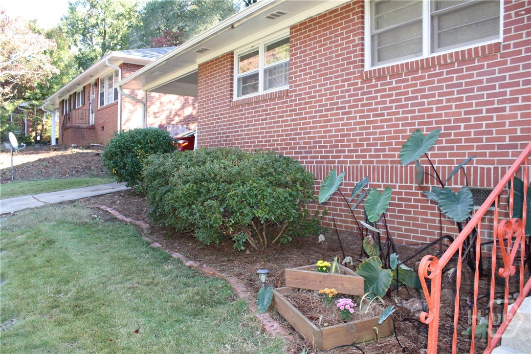 566 Woodland Hills Drive Property Photo 3