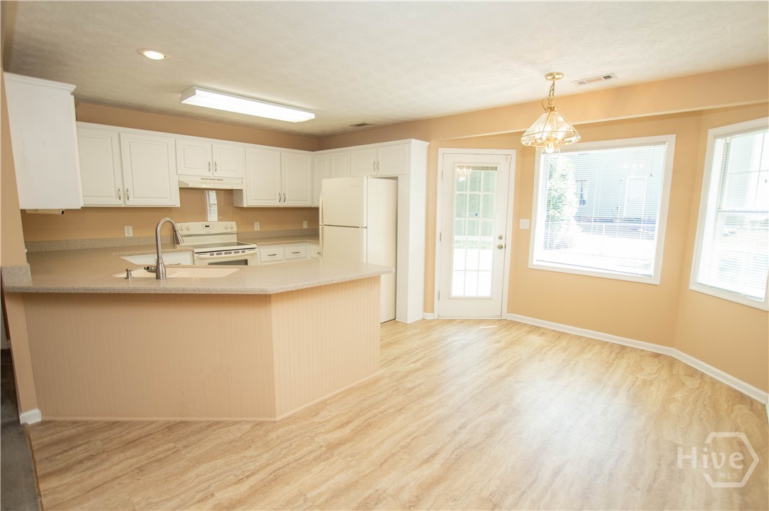 487 Spring Street Property Photo 8