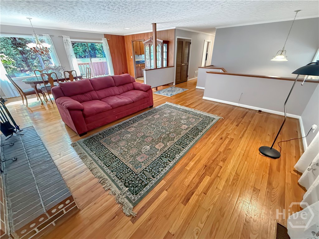 625 Forest Road Property Photo 3