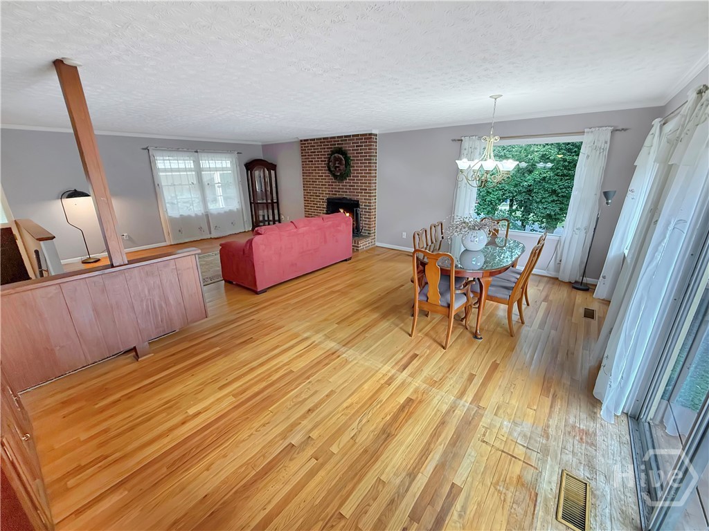 625 Forest Road Property Photo 6
