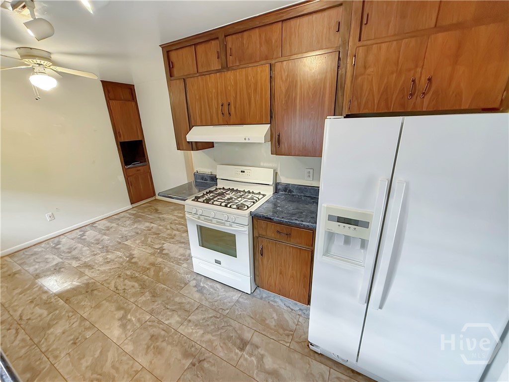 625 Forest Road Property Photo 11
