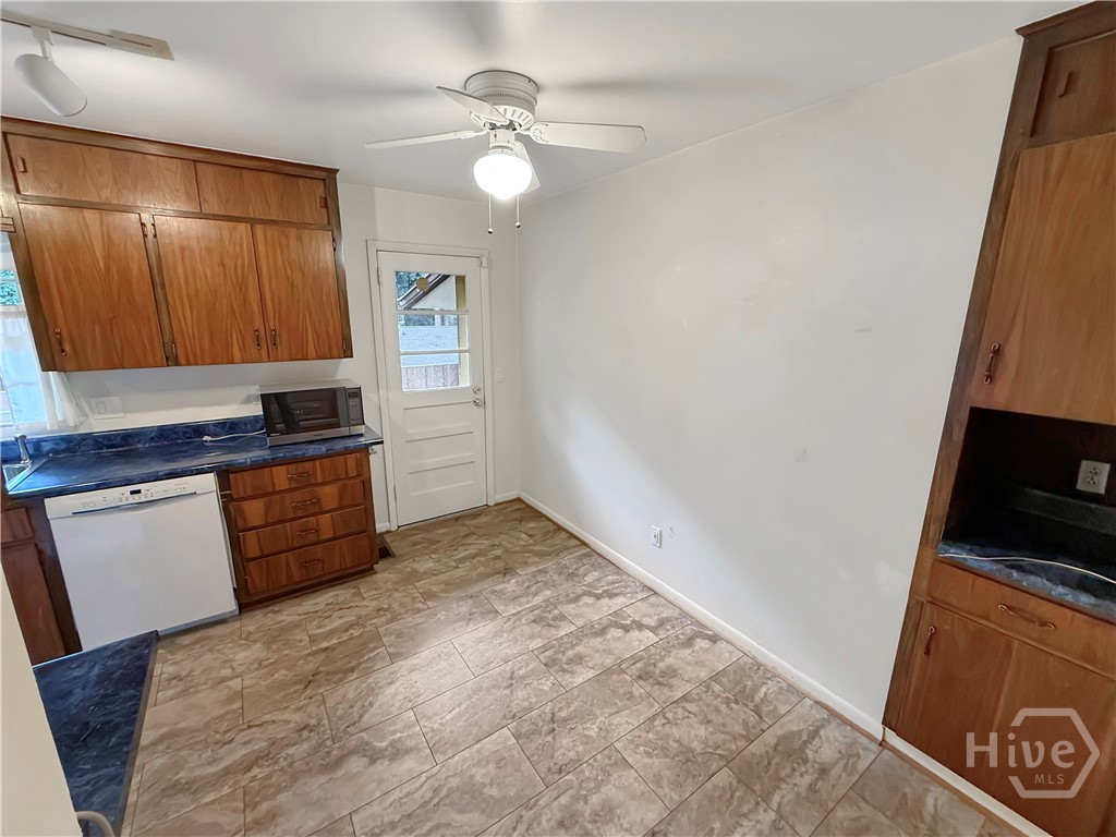 625 Forest Road Property Photo 13