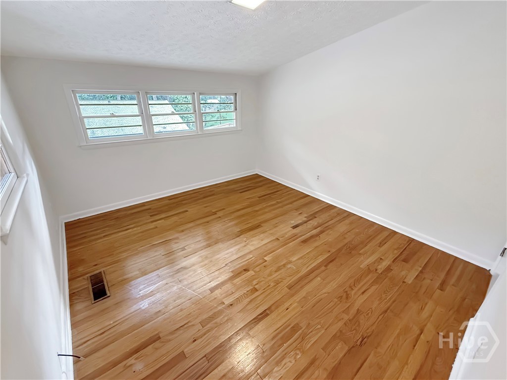 625 Forest Road Property Photo 15