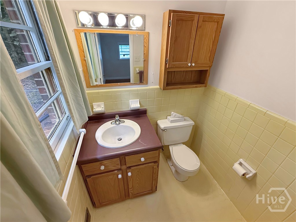 625 Forest Road Property Photo 17
