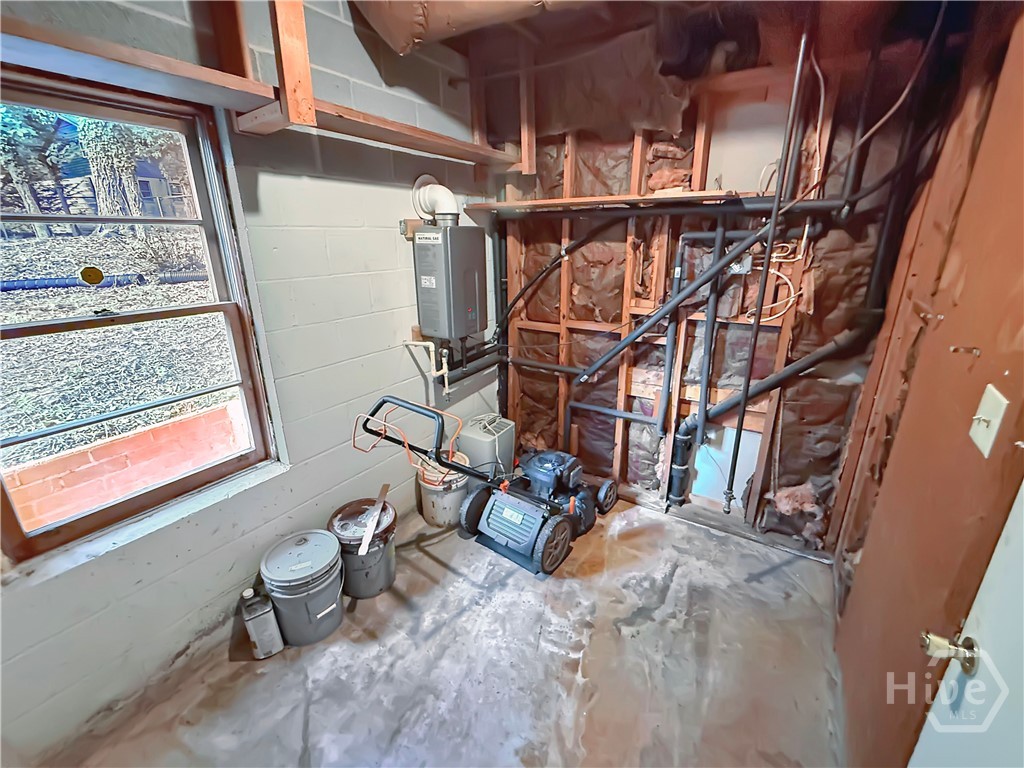 625 Forest Road Property Photo 34