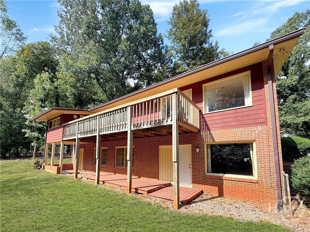 625 Forest Road Property Photo 36