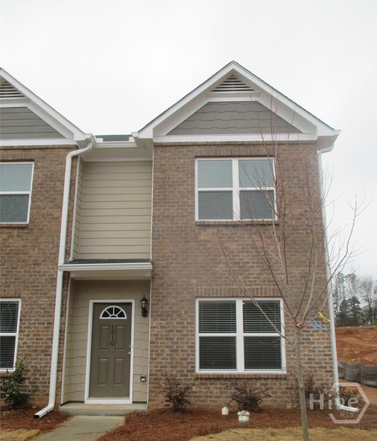 1010 Binghampton Circle Property Photo 1