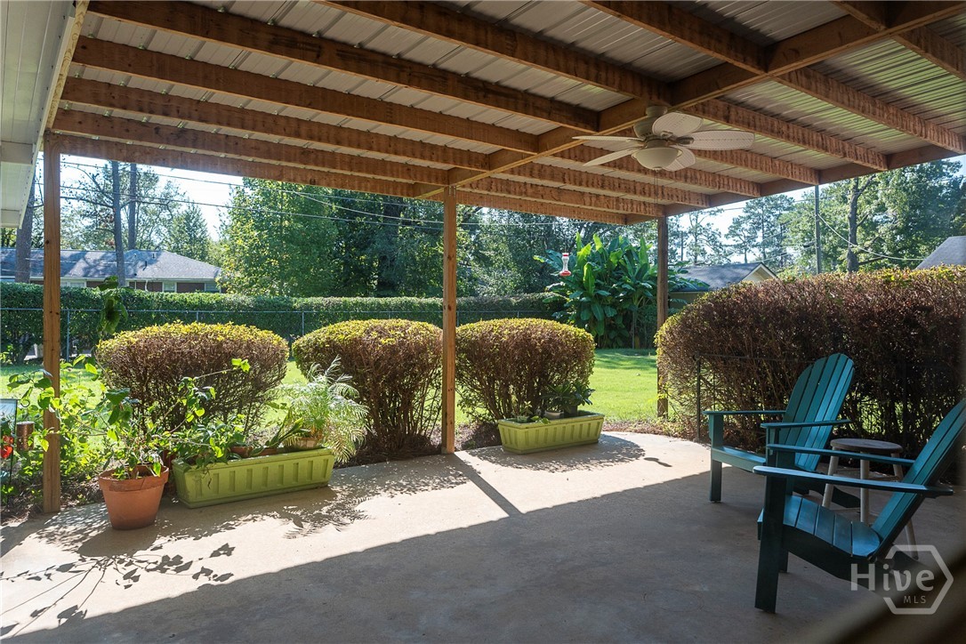 516 Summit Drive Property Photo 5